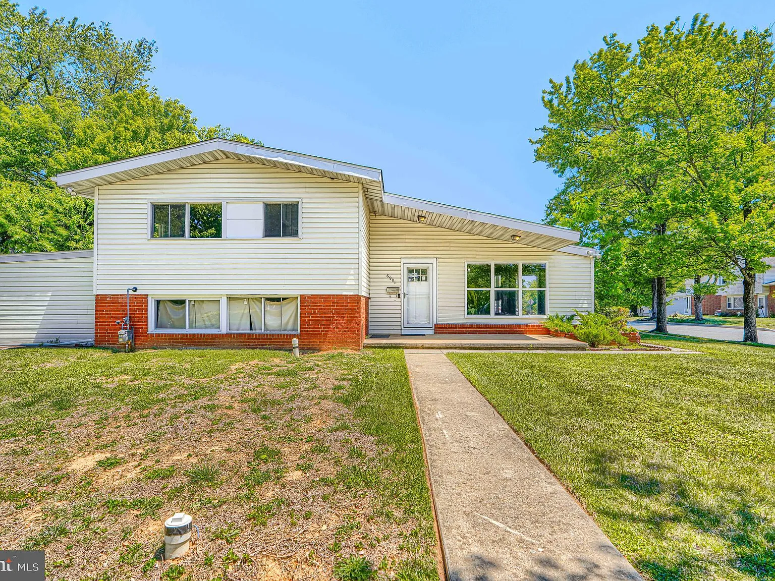 3 bed, 1.5 bath, 1717 sqft, $3,000 — Photo 1