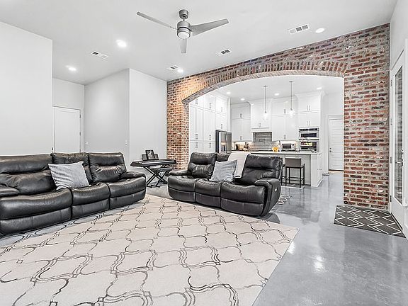 5th image of 21089 Oak Alley Dr