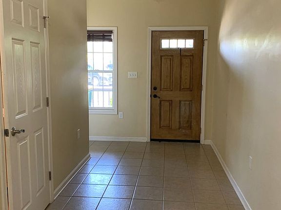 4th image of 321 Stonegate Cir S