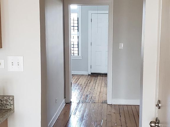 5th image of 2344 W Fullerton Ave #3