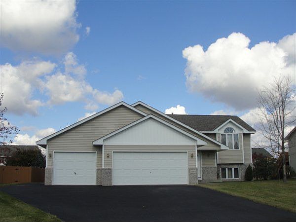 1st image of 1699 123rd Ln NE