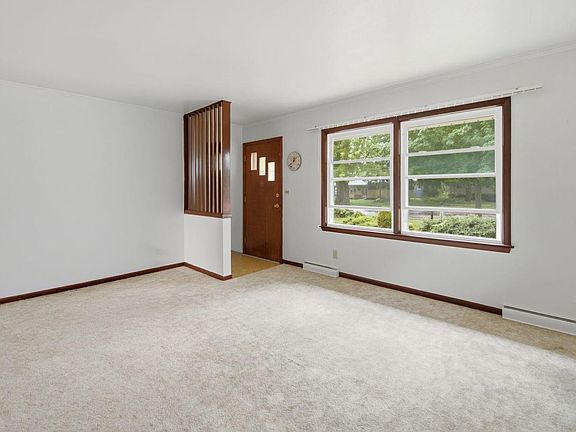 4th image of W171N8437 Allen AVENUE