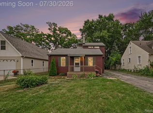 1867 Maddy Ln, Keego Harbor, MI 48320