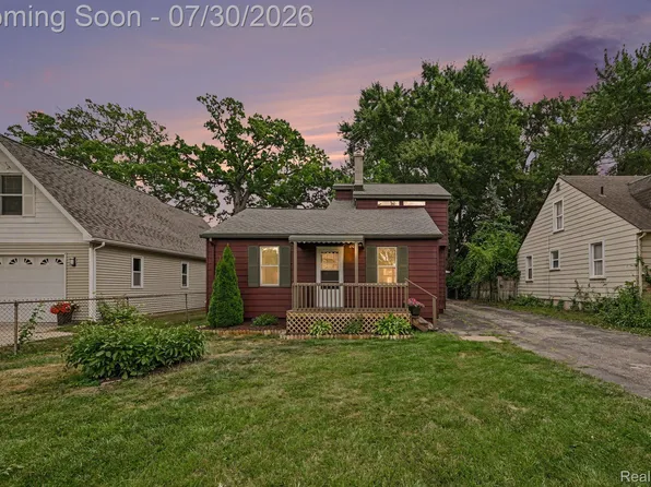 1867 Maddy Ln, Keego Harbor, MI 48320