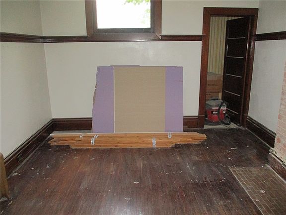 3rd image of 706 Lincoln St