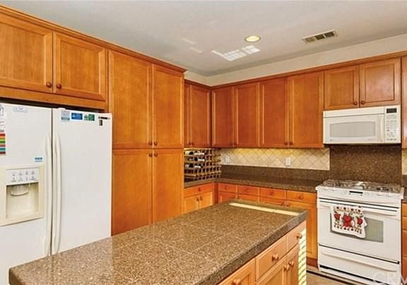 5th image of 2146 Marigold Ct
