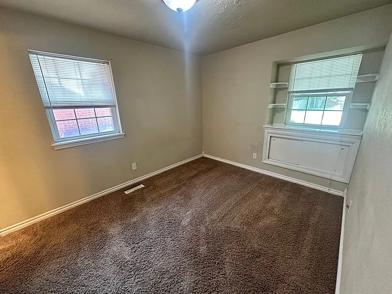 1613 Vine St — Photo 5
