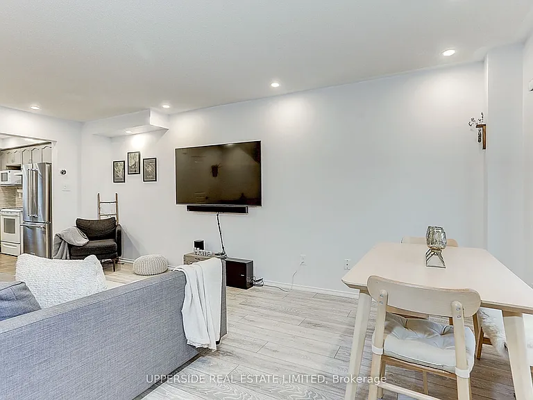 67 Birdstone Cres — Photo 17