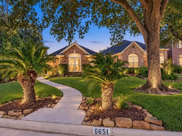 6651 Camptown Cir, Houston, TX 77069