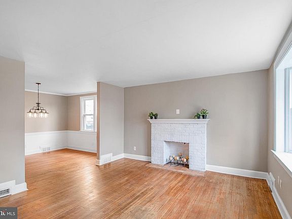 3rd image of 1705 Sycamore St