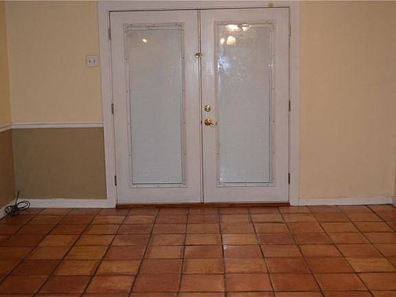 3rd image of 4129 Shaw St