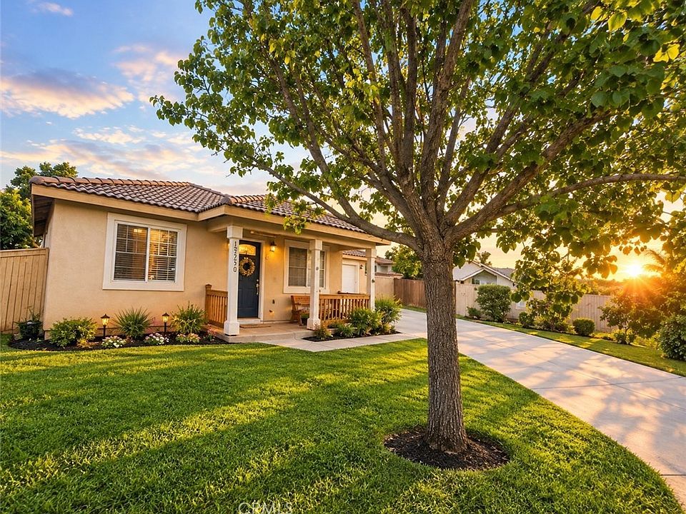 2nd image of 15550 Arobles Ct