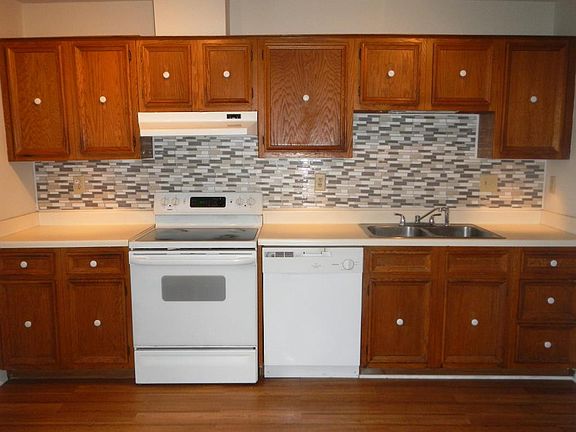 3rd image of 4618 Dyer Ct