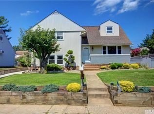 4 Belmart Rd, Hicksville, NY 11801