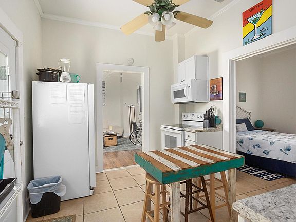 3rd image of 2608 N 9th Ave #2