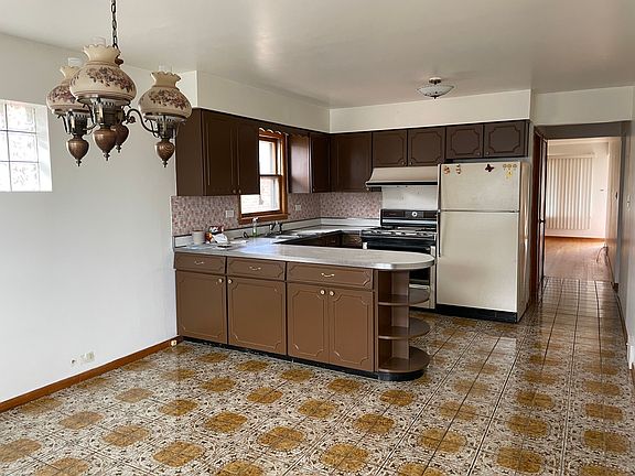 5th image of 3773 Hawthorne St