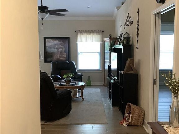 3rd image of 418 NW 123rd St