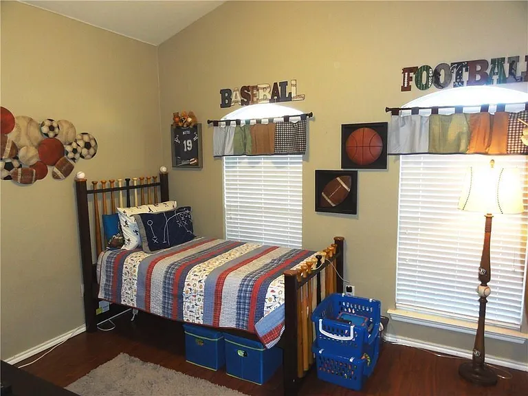 4016 Petersburg Dr — Photo 9