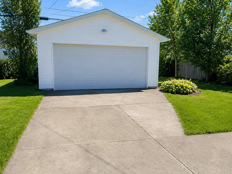 3415 Center Dr — Photo 4