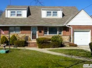 902 Second Ave, Franklin Square, NY 11010