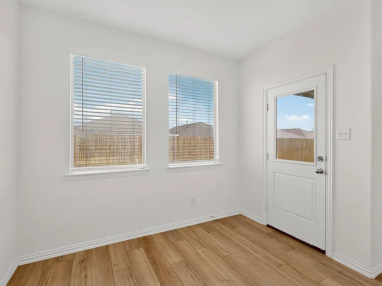 1129 Flameleaf Dr — Photo 38