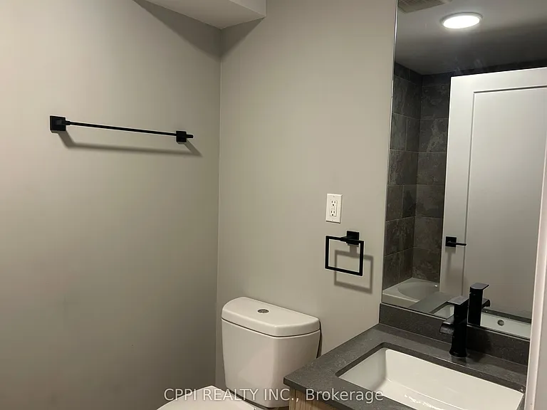 70 King St E #404 — Photo 6