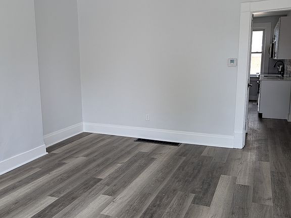 2nd image of 542 W Town St #542
