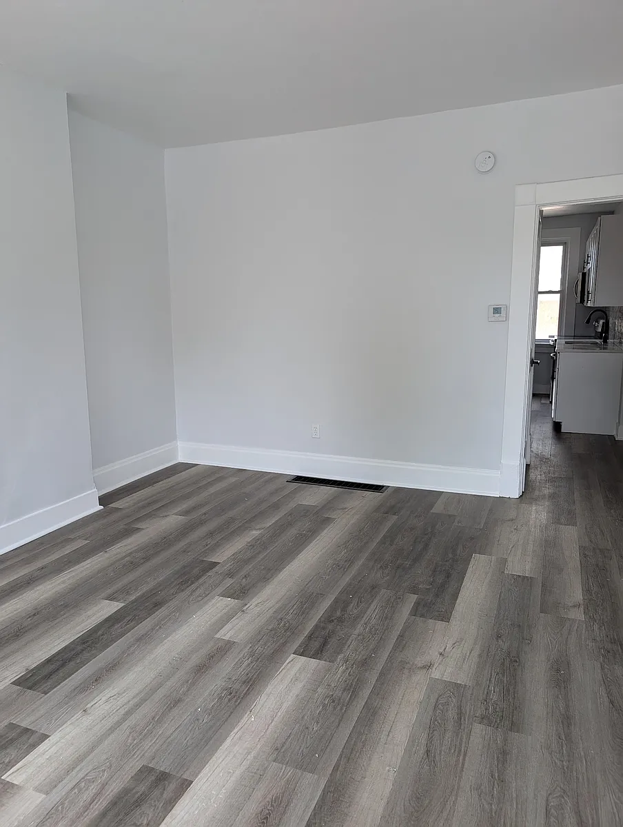 Building Photo - 542 W Town St #542