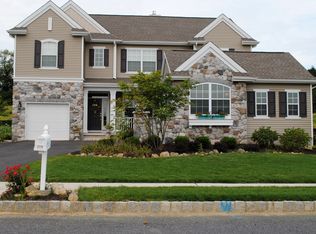 2770 Farmstead Rd, Easton, PA 18040