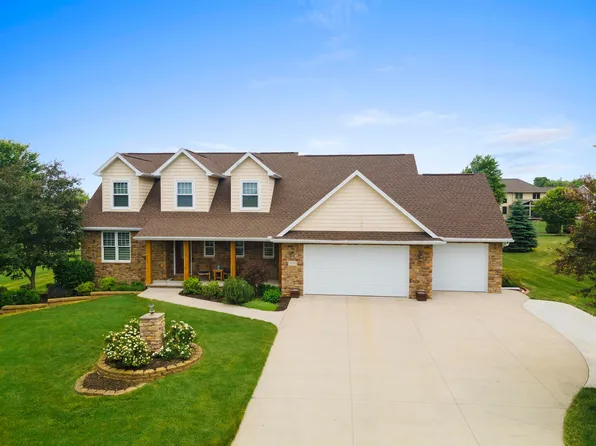 N1533 Stone Bluff Ln, Greenville, WI 54942