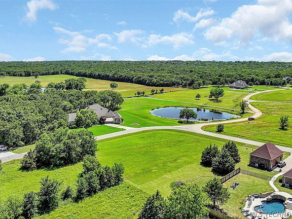 5th image of 473 Tuscan Rd