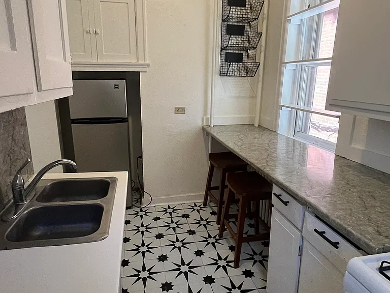 1100 N Emerson St #2 — Photo 11