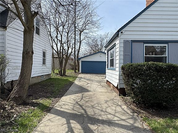 3rd image of 888 Medford Rd