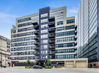 130 S Canal St APT 213, Chicago, IL 60606