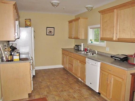 Fully Applianced Kitchen