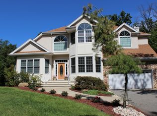 32 Peterson Rd, Wayne, NJ 07470