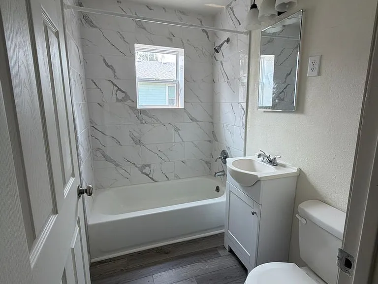 2410 Englewood Ave — Photo 8
