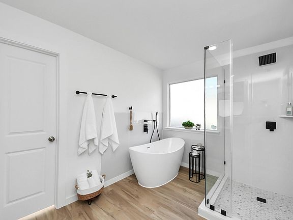 3rd image of 4203 Fielder Green Ln