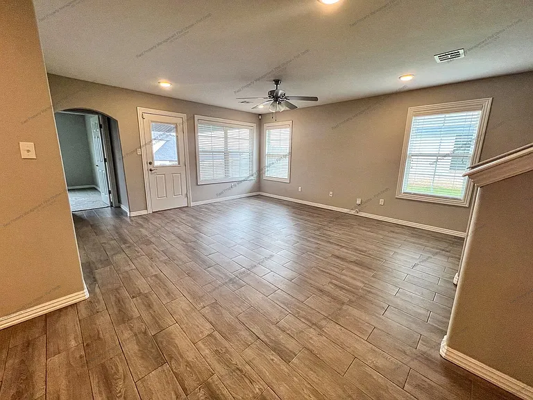 6621 Leightyn Ln — Photo 5
