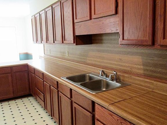 5th image of 5315 Lyndale Cir