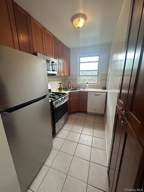 1 bed, 1.0 bath, 700 sqft, $1,850 — Photo 2