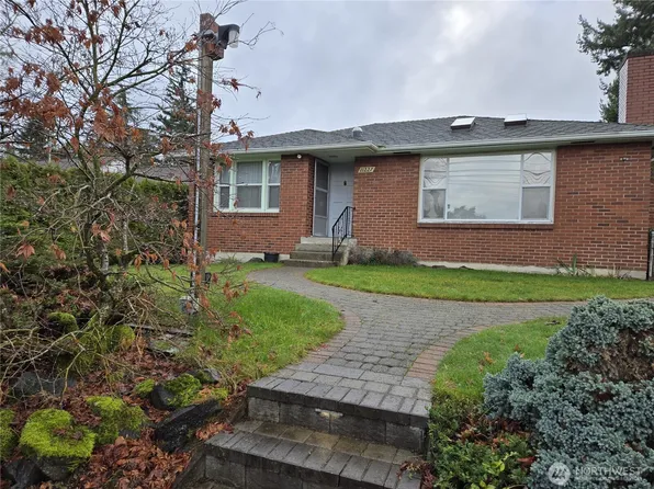 11227 Fremont Avenue N, Seattle, WA 98133