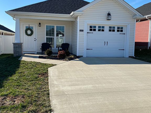 1Car Garage,
2Car Driveway