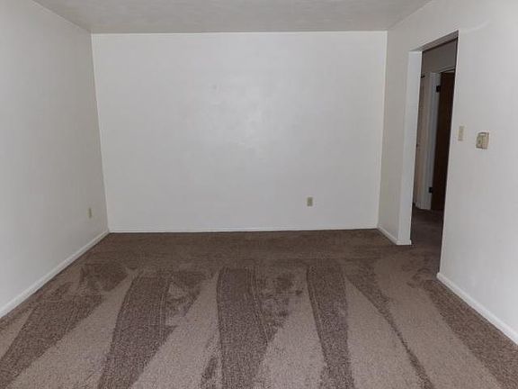 3rd image of 992 Patricia Dr APT 3