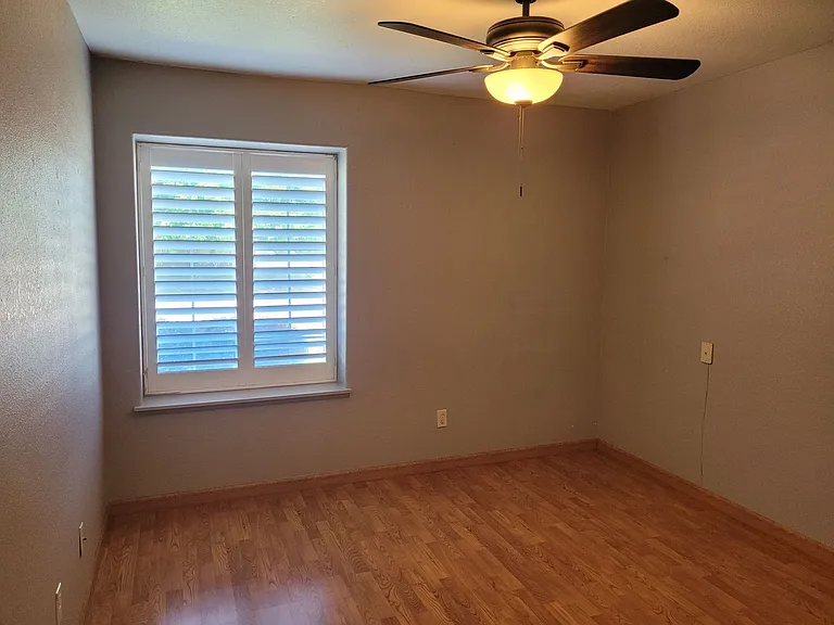 2305 Oxford Ave — Photo 8