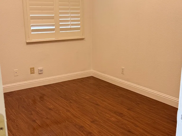 1562 Berkshire Dr — Photo 10