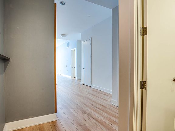 5th image of 3223 W 6th St Unit 207