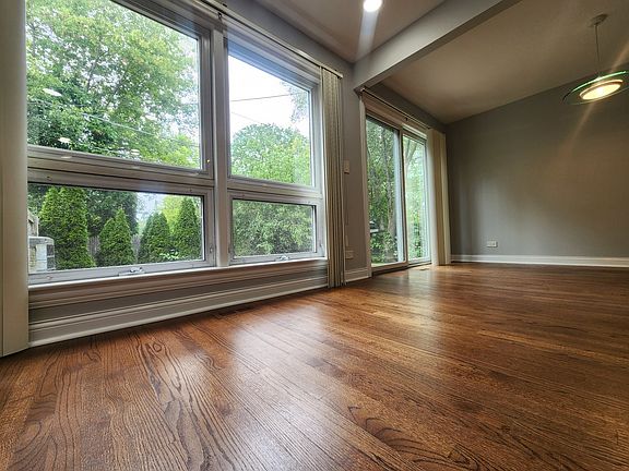 5th image of 400 Skokie Ct