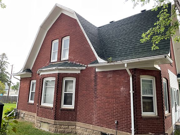 3rd image of 131 Lulu Avenue E