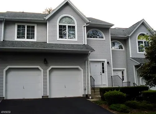 11 Schill Pl Photo 1